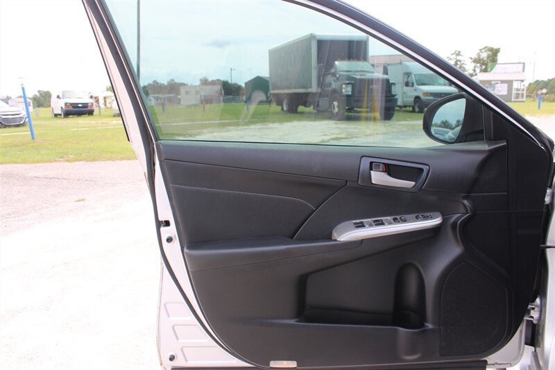 2014 Toyota Camry SE - Photo 9 - Lugoff, SC 29078