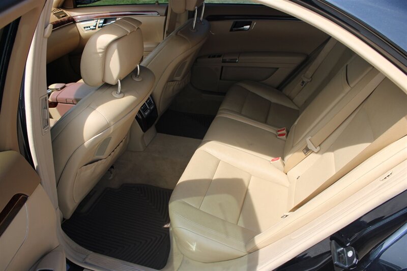 2010 Mercedes-Benz S-Class S550 photo 14