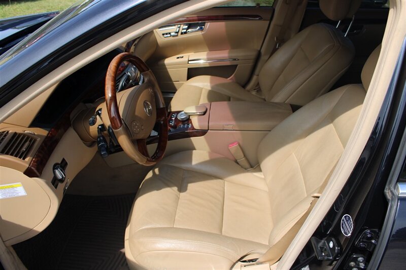 2010 Mercedes-Benz S-Class S550 photo 9