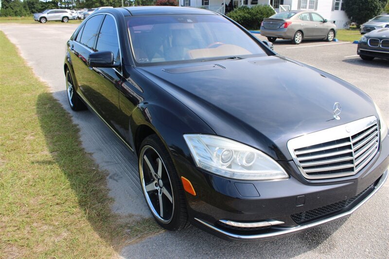 2010 Mercedes-Benz S-Class S550 photo 3