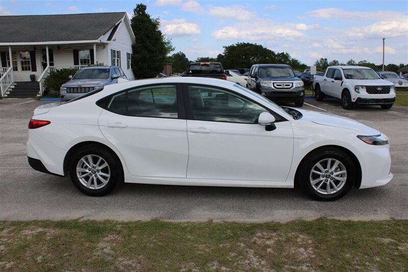 2025 Toyota Camry LE - Photo 4 - Lugoff, SC 29078