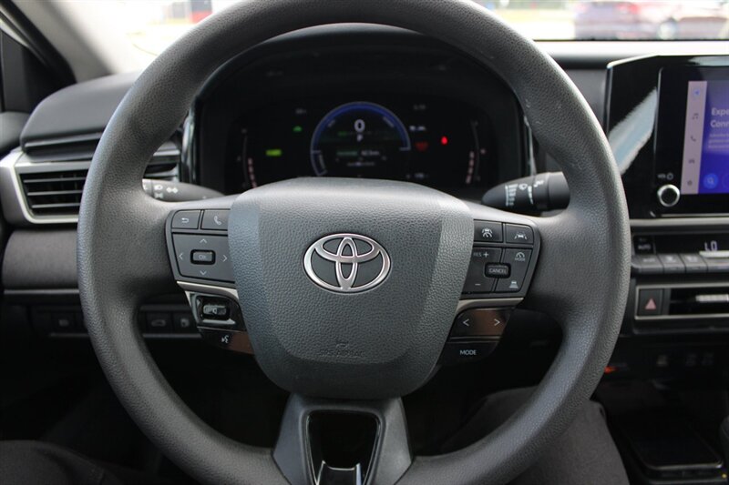 2025 Toyota Camry LE - Photo 17 - Lugoff, SC 29078