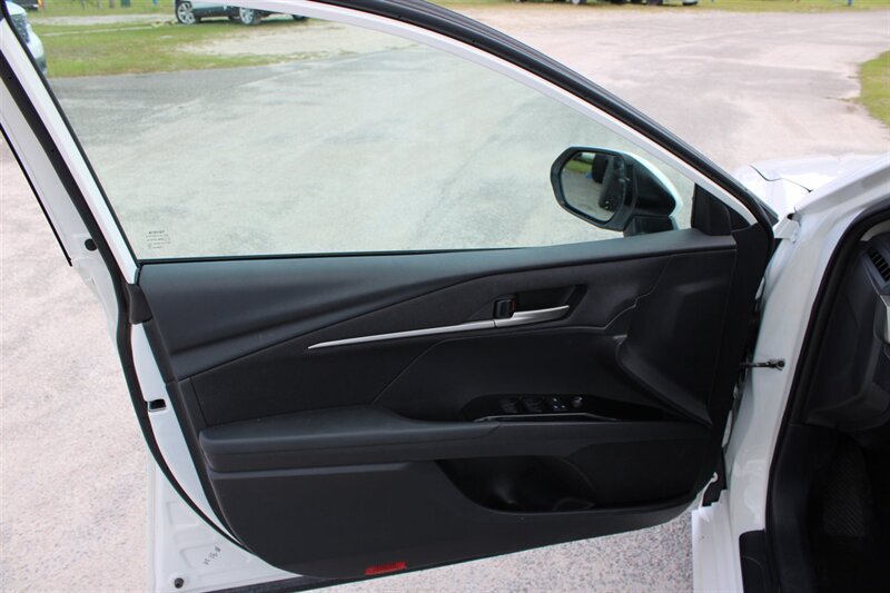 2025 Toyota Camry LE - Photo 9 - Lugoff, SC 29078