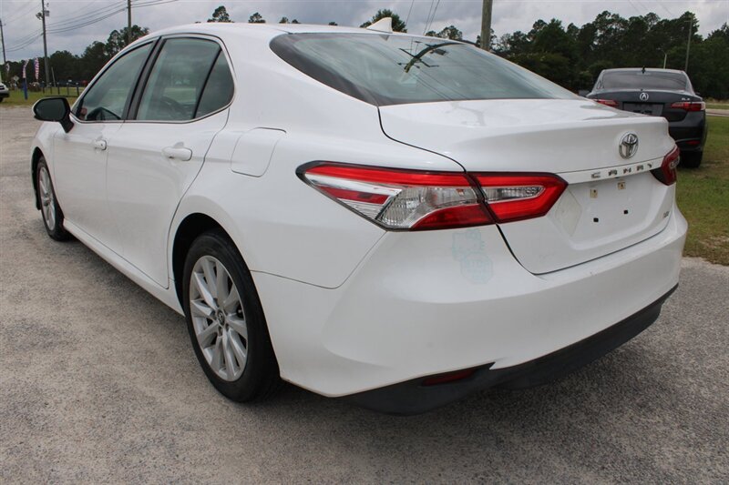 2019 Toyota Camry LE - Photo 5 - Lugoff, SC 29078