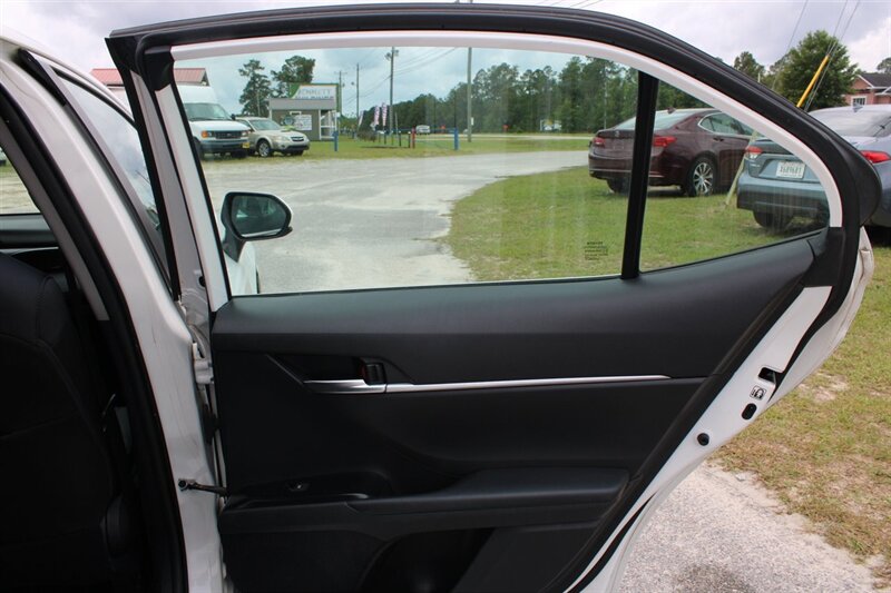 2019 Toyota Camry LE - Photo 16 - Lugoff, SC 29078