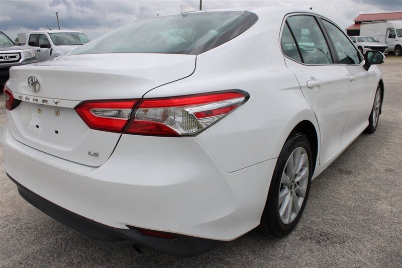 2019 Toyota Camry LE - Photo 7 - Lugoff, SC 29078