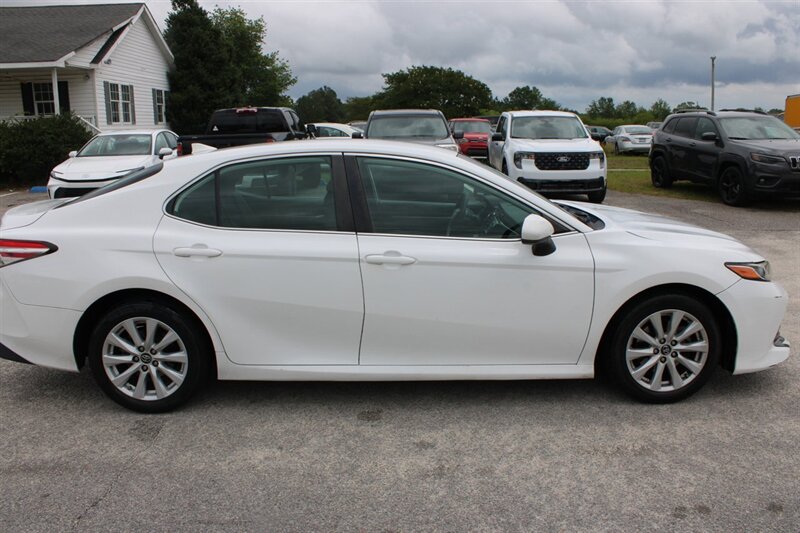 2019 Toyota Camry LE - Photo 8 - Lugoff, SC 29078