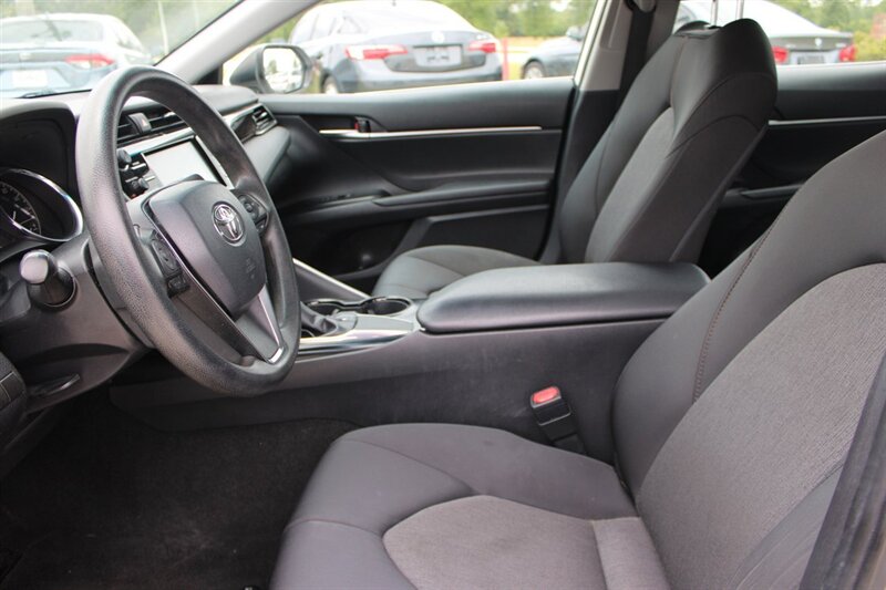 2019 Toyota Camry LE - Photo 10 - Lugoff, SC 29078