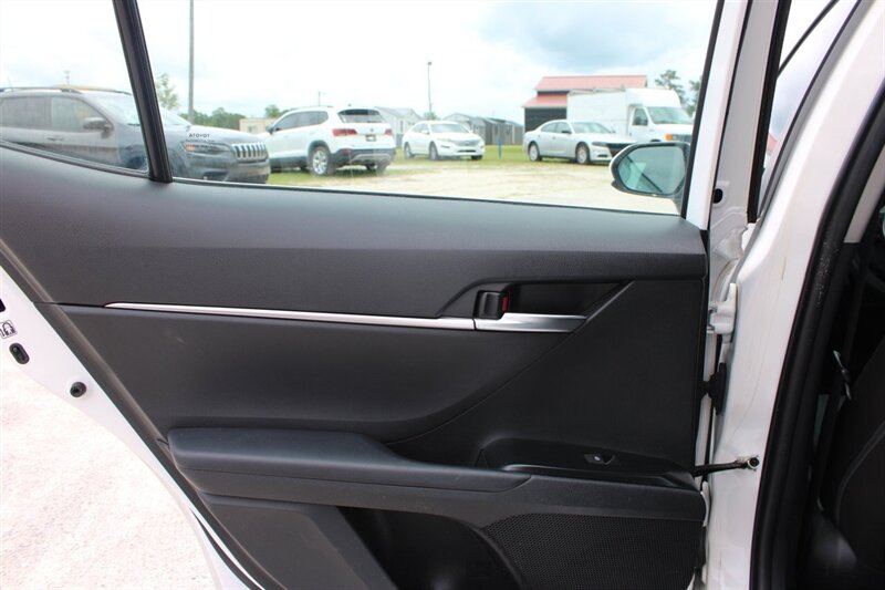 2019 Toyota Camry LE - Photo 11 - Lugoff, SC 29078