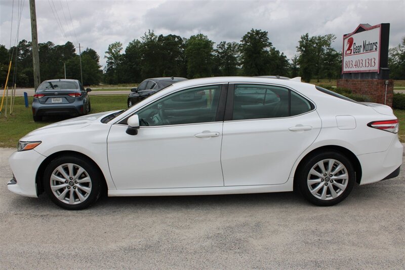 2019 Toyota Camry LE - Photo 4 - Lugoff, SC 29078