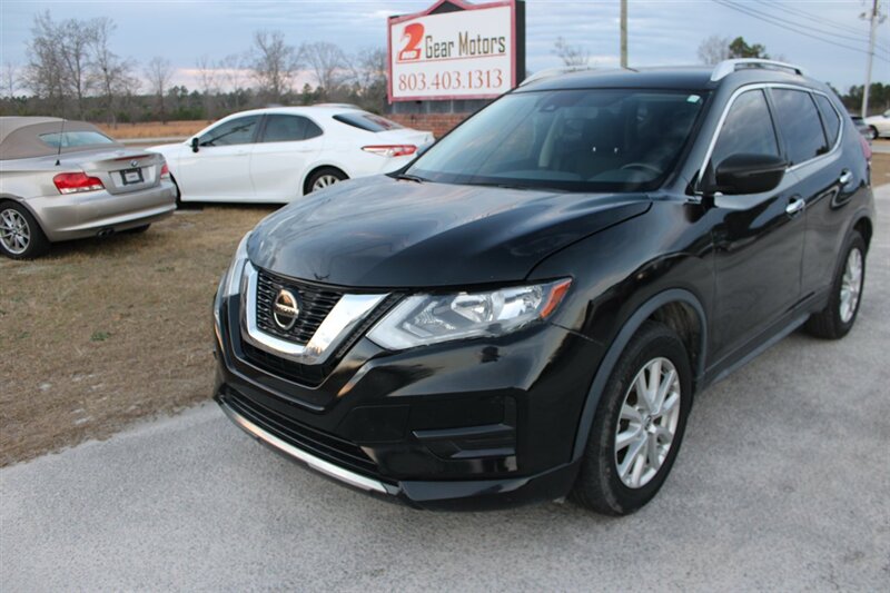 2020 Nissan Rogue SV's photo