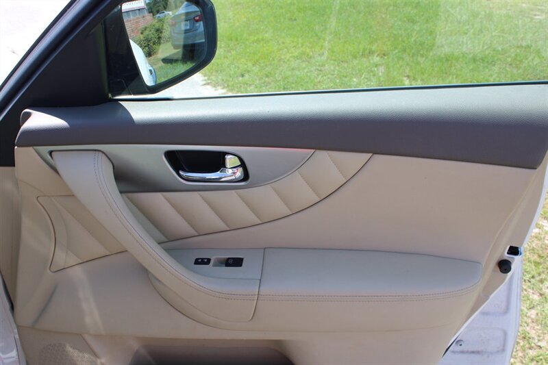 2014 INFINITI QX70 - Photo 13 - Lugoff, SC 29078