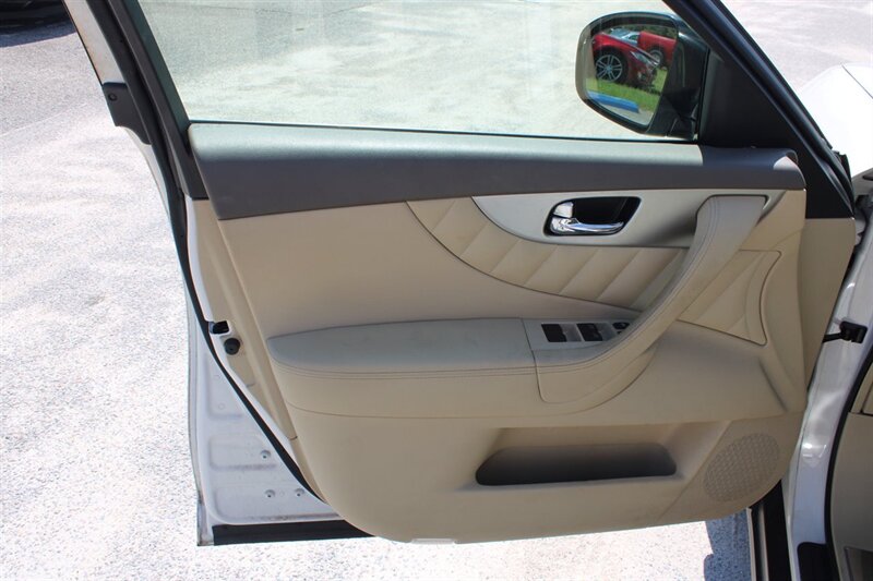 2014 INFINITI QX70 - Photo 9 - Lugoff, SC 29078