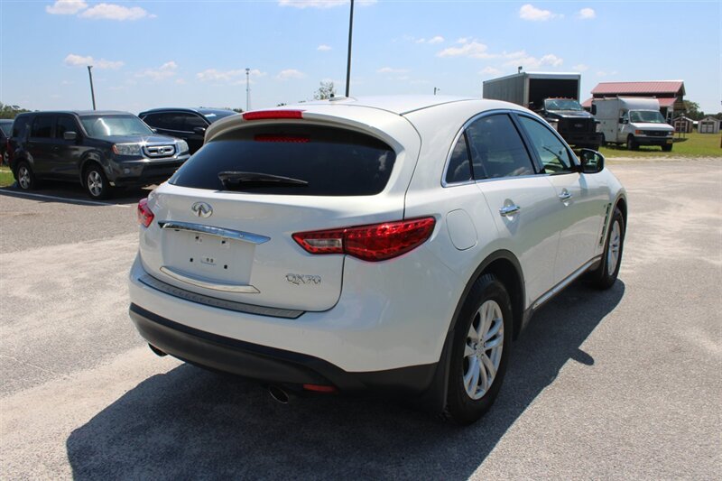 2014 INFINITI QX70 - Photo 5 - Lugoff, SC 29078