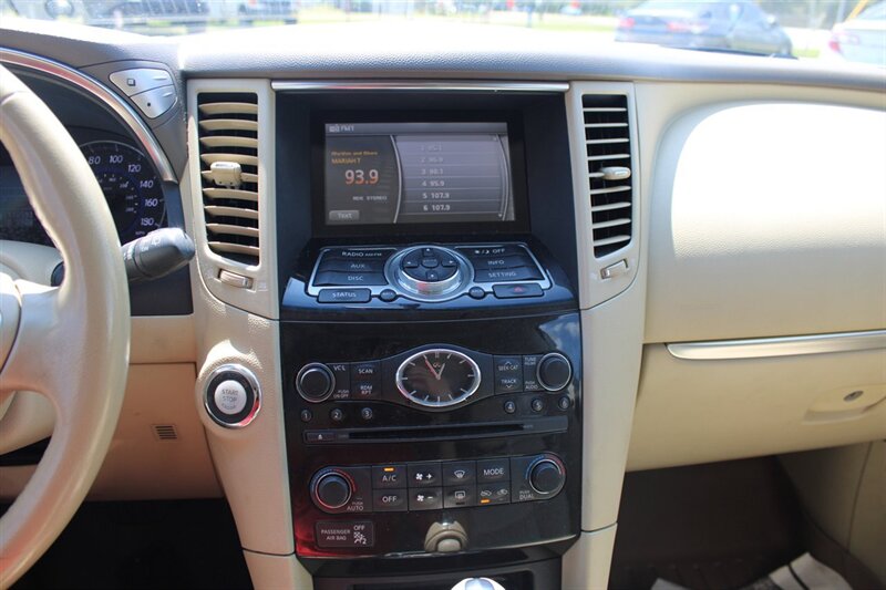 2014 INFINITI QX70 - Photo 19 - Lugoff, SC 29078