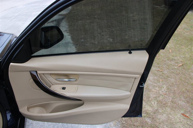 2015 BMW 328i - Photo 13 - Lugoff, SC 29078