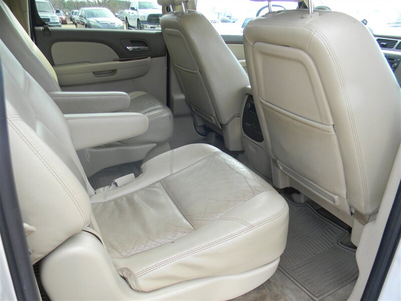 2011 GMC Yukon SLT 1500 - Photo 18 - Lugoff, SC 29078