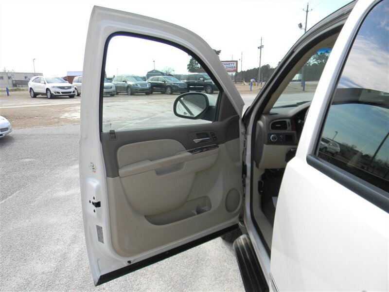 2011 GMC Yukon SLT 1500 - Photo 9 - Lugoff, SC 29078