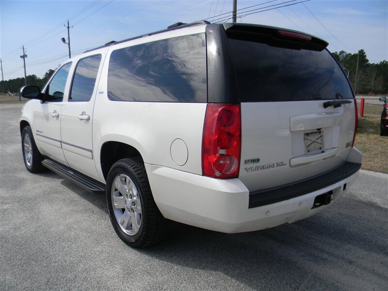 2011 GMC Yukon SLT 1500 - Photo 7 - Lugoff, SC 29078