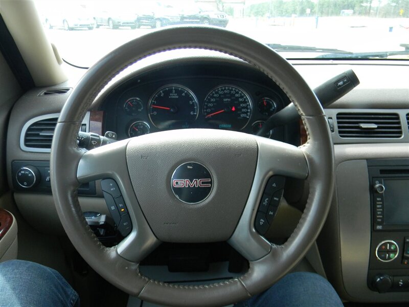 2011 GMC Yukon SLT 1500 - Photo 25 - Lugoff, SC 29078