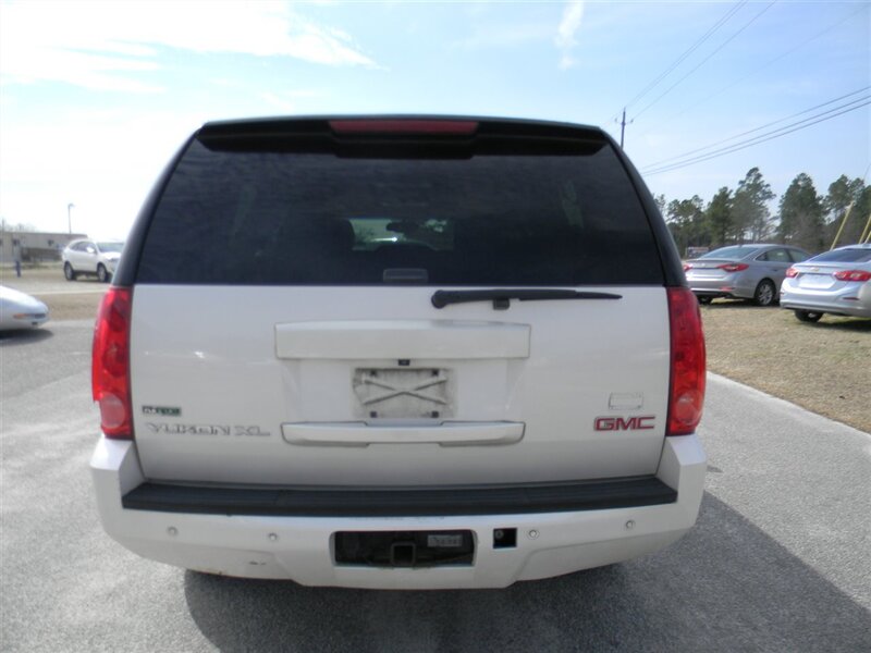 2011 GMC Yukon SLT 1500 - Photo 6 - Lugoff, SC 29078