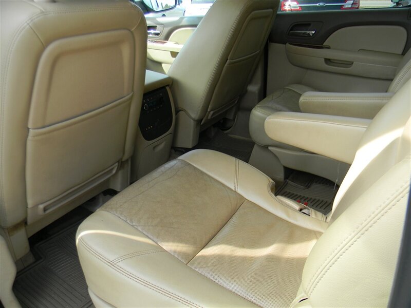 2011 GMC Yukon SLT 1500 - Photo 11 - Lugoff, SC 29078