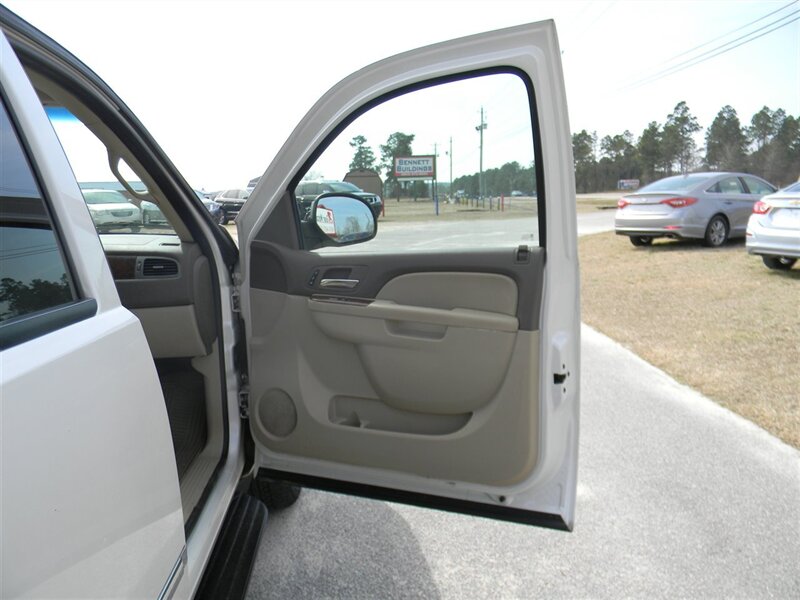 2011 GMC Yukon SLT 1500 - Photo 23 - Lugoff, SC 29078