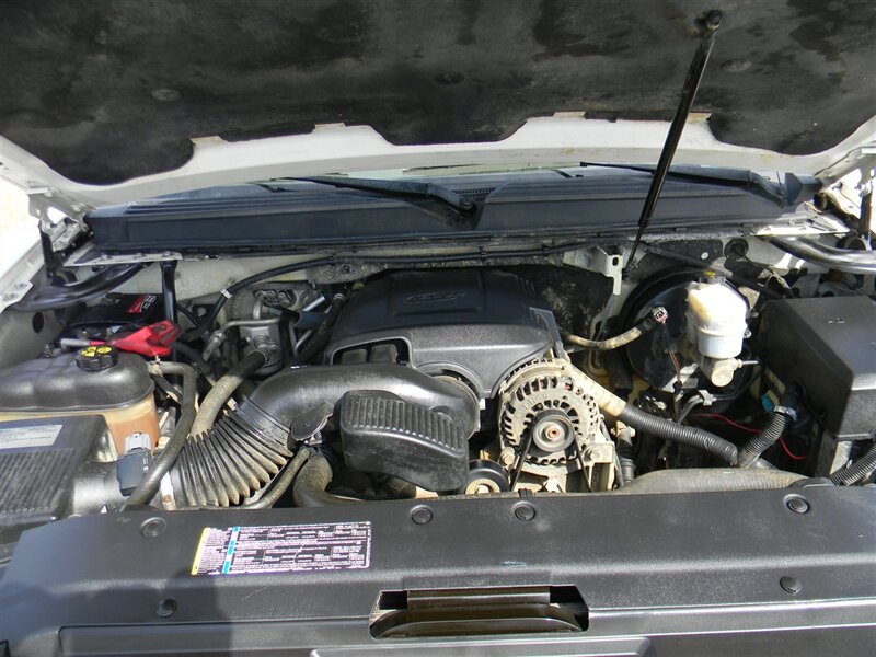 2011 GMC Yukon SLT 1500 - Photo 32 - Lugoff, SC 29078