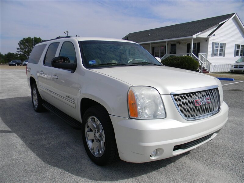2011 GMC Yukon SLT 1500 - Photo 3 - Lugoff, SC 29078