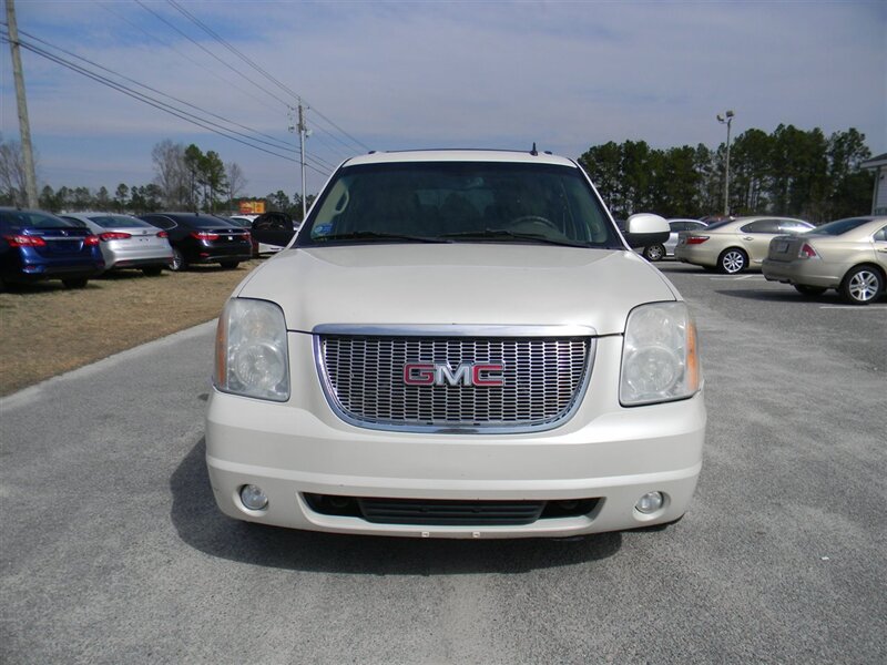 2011 GMC Yukon SLT 1500 - Photo 2 - Lugoff, SC 29078