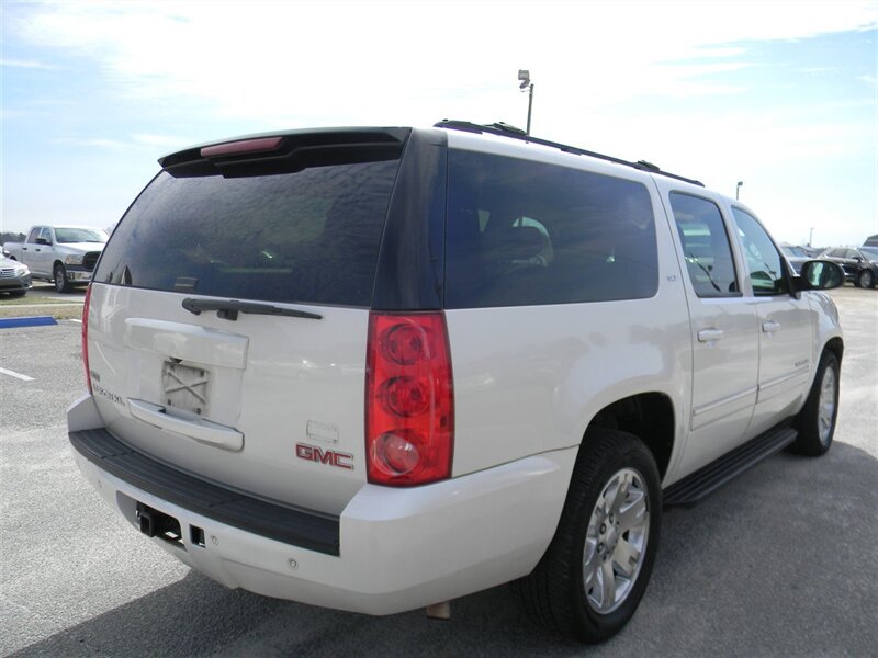 2011 GMC Yukon SLT 1500 - Photo 5 - Lugoff, SC 29078