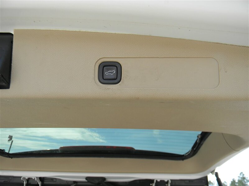 2011 GMC Yukon SLT 1500 - Photo 16 - Lugoff, SC 29078