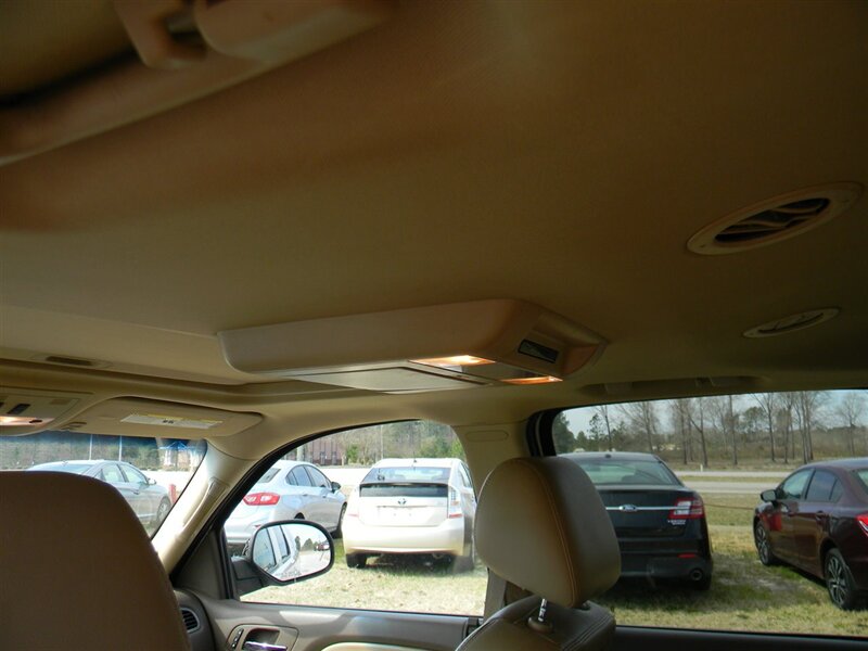 2011 GMC Yukon SLT 1500 - Photo 12 - Lugoff, SC 29078