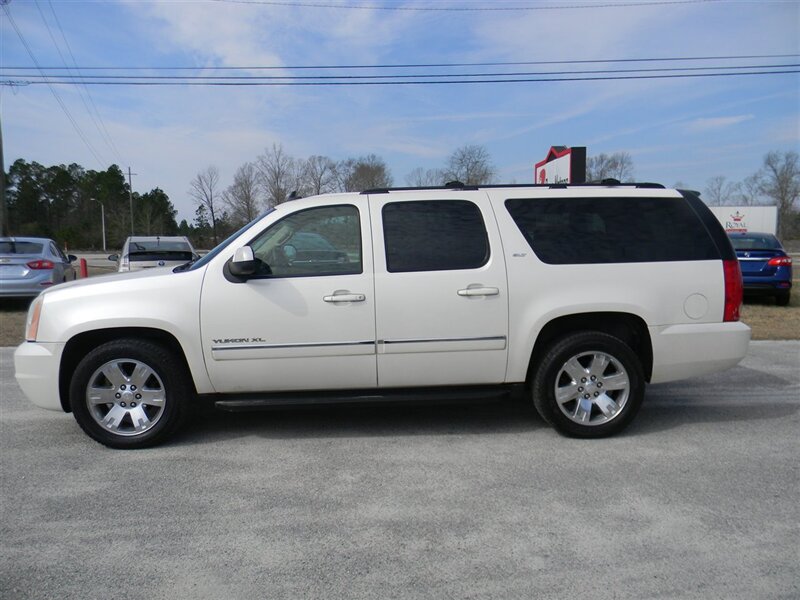 2011 GMC Yukon SLT 1500 - Photo 8 - Lugoff, SC 29078