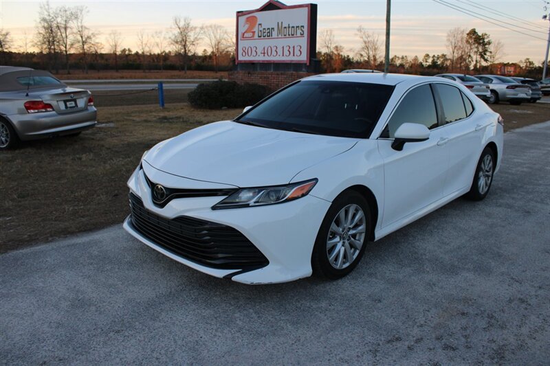 2018 Toyota Camry LE's photo