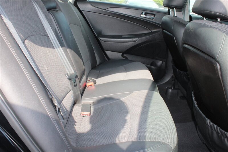 2013 Hyundai SONATA SE 2.0T - Photo 15 - Lugoff, SC 29078
