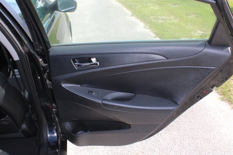 2013 Hyundai SONATA SE 2.0T - Photo 14 - Lugoff, SC 29078