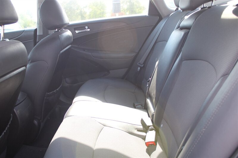 2013 Hyundai SONATA SE 2.0T - Photo 11 - Lugoff, SC 29078