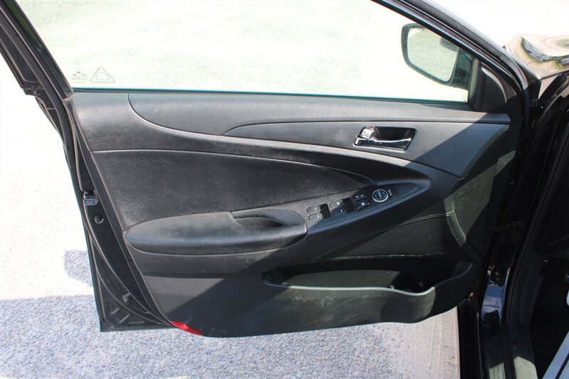 2013 Hyundai SONATA SE 2.0T - Photo 9 - Lugoff, SC 29078
