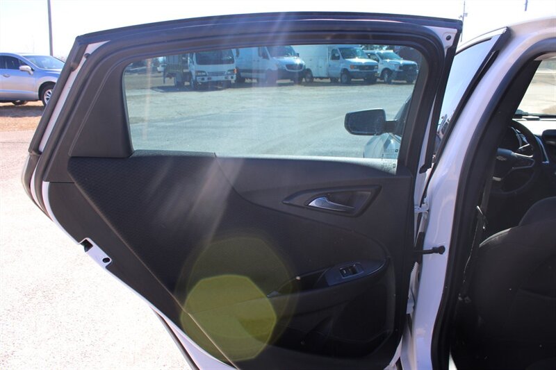 2020 Chevrolet Malibu LT - Photo 10 - Lugoff, SC 29078