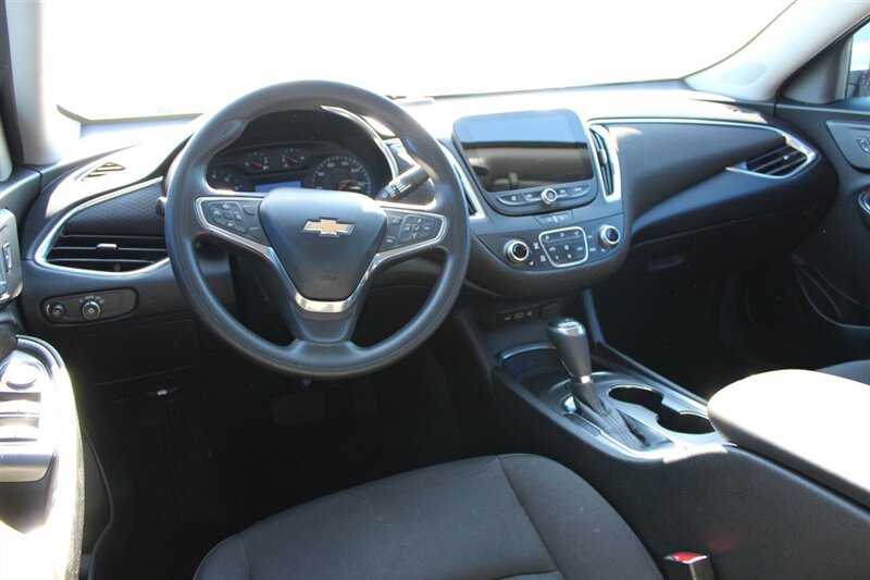 2020 Chevrolet Malibu LT - Photo 12 - Lugoff, SC 29078