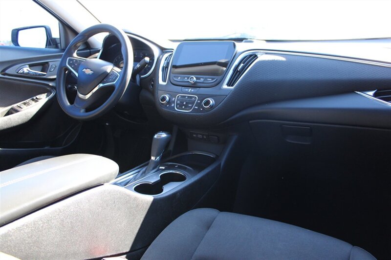 2020 Chevrolet Malibu LT - Photo 16 - Lugoff, SC 29078