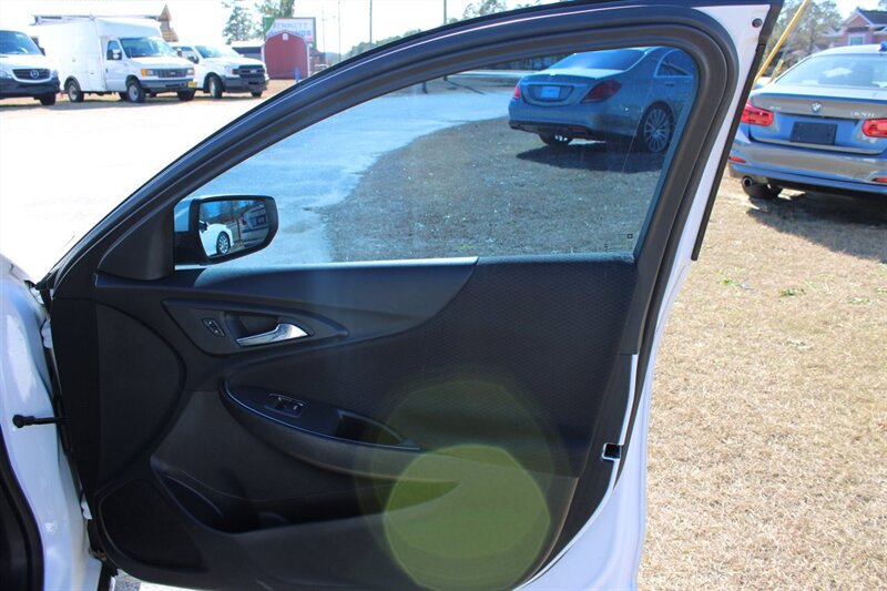 2020 Chevrolet Malibu LT - Photo 13 - Lugoff, SC 29078