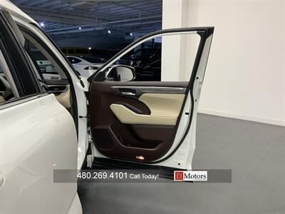 2020 Toyota Highlander Limited   - Photo 18 - Tempe, AZ 85281