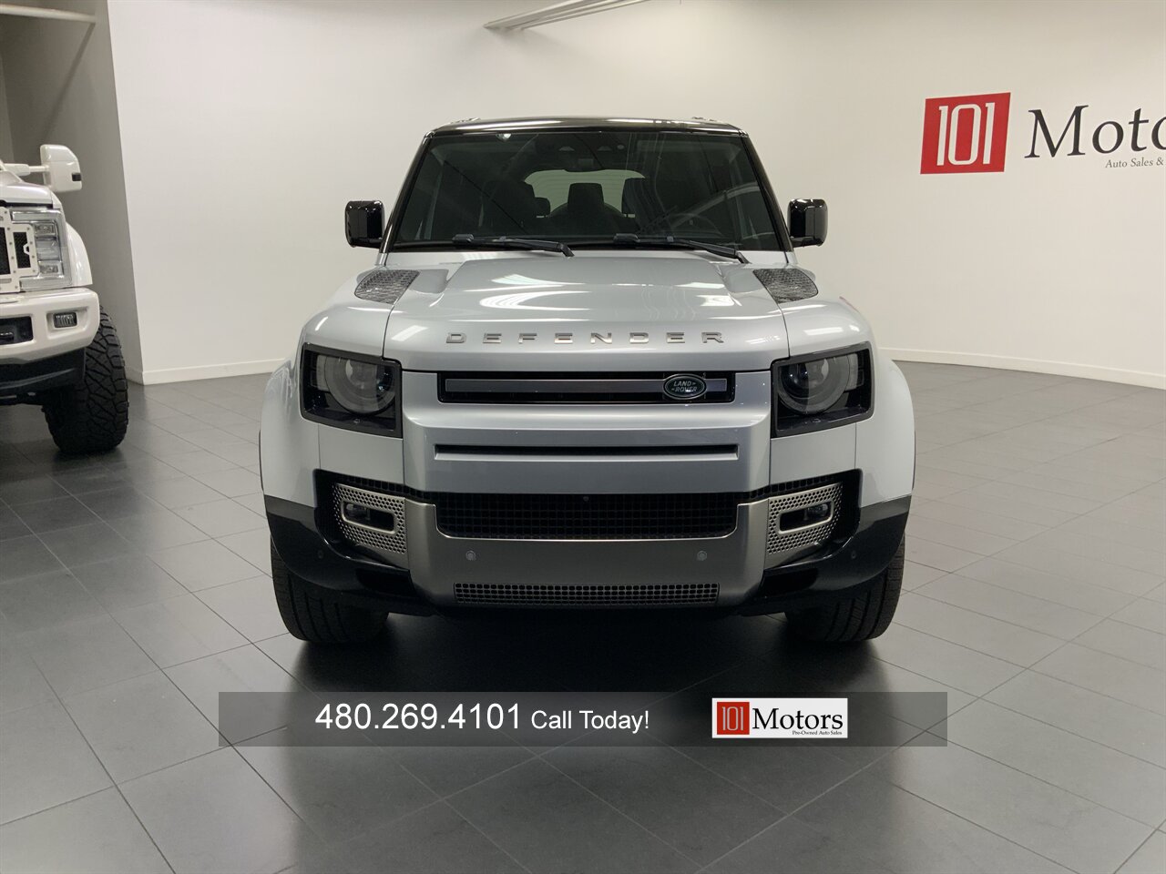 2023 Land Rover Defender 130 SE - Photo 8 - Tempe, AZ 85281
