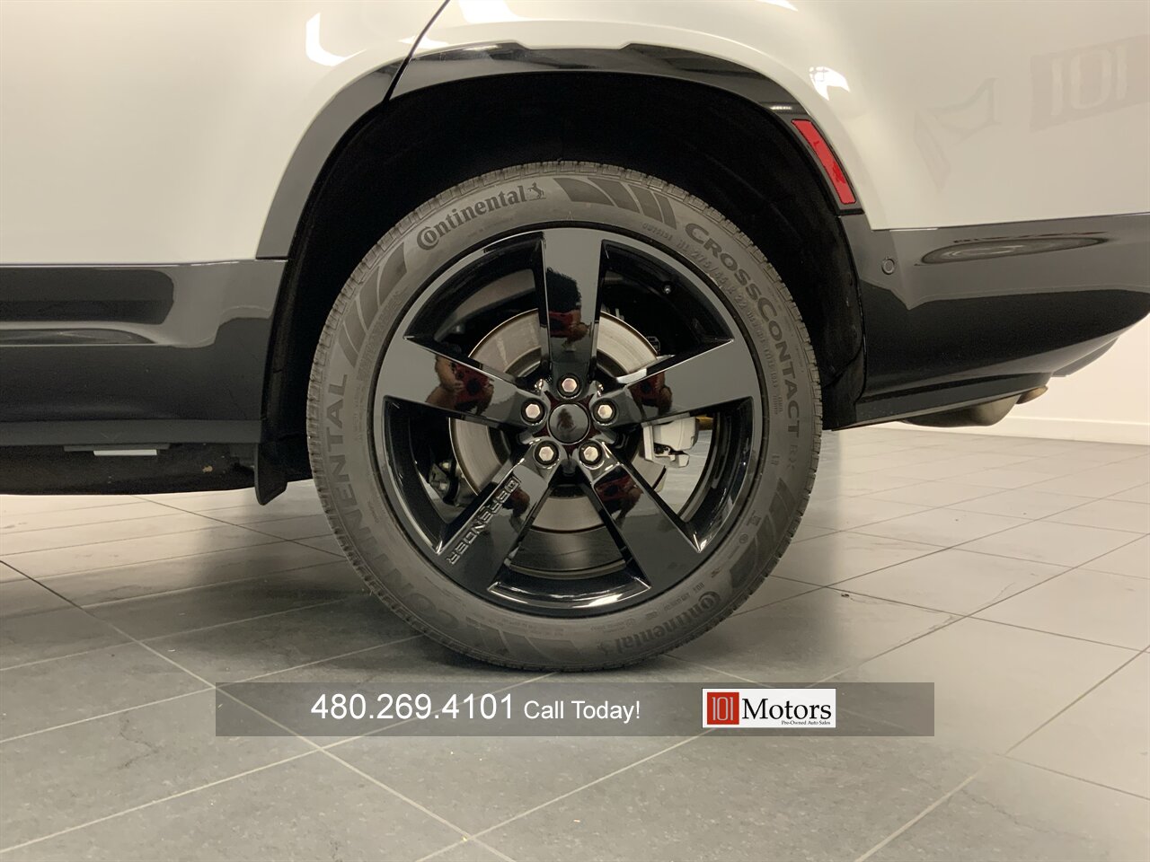 2023 Land Rover Defender 130 SE - Photo 26 - Tempe, AZ 85281