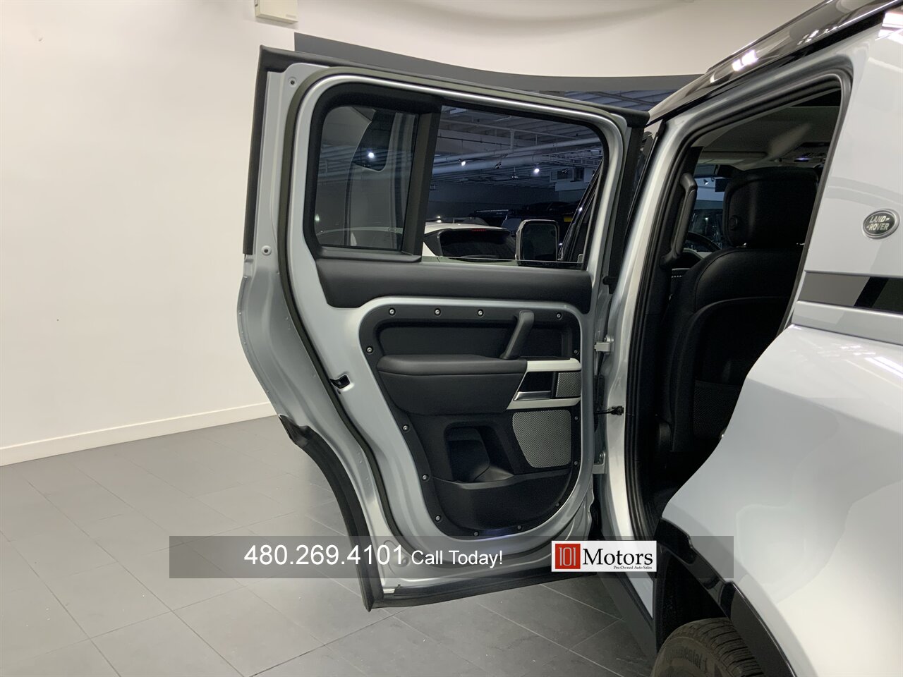 2023 Land Rover Defender 130 SE - Photo 21 - Tempe, AZ 85281