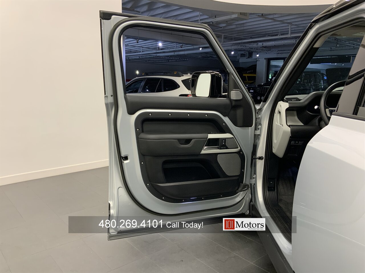 2023 Land Rover Defender 130 SE - Photo 9 - Tempe, AZ 85281