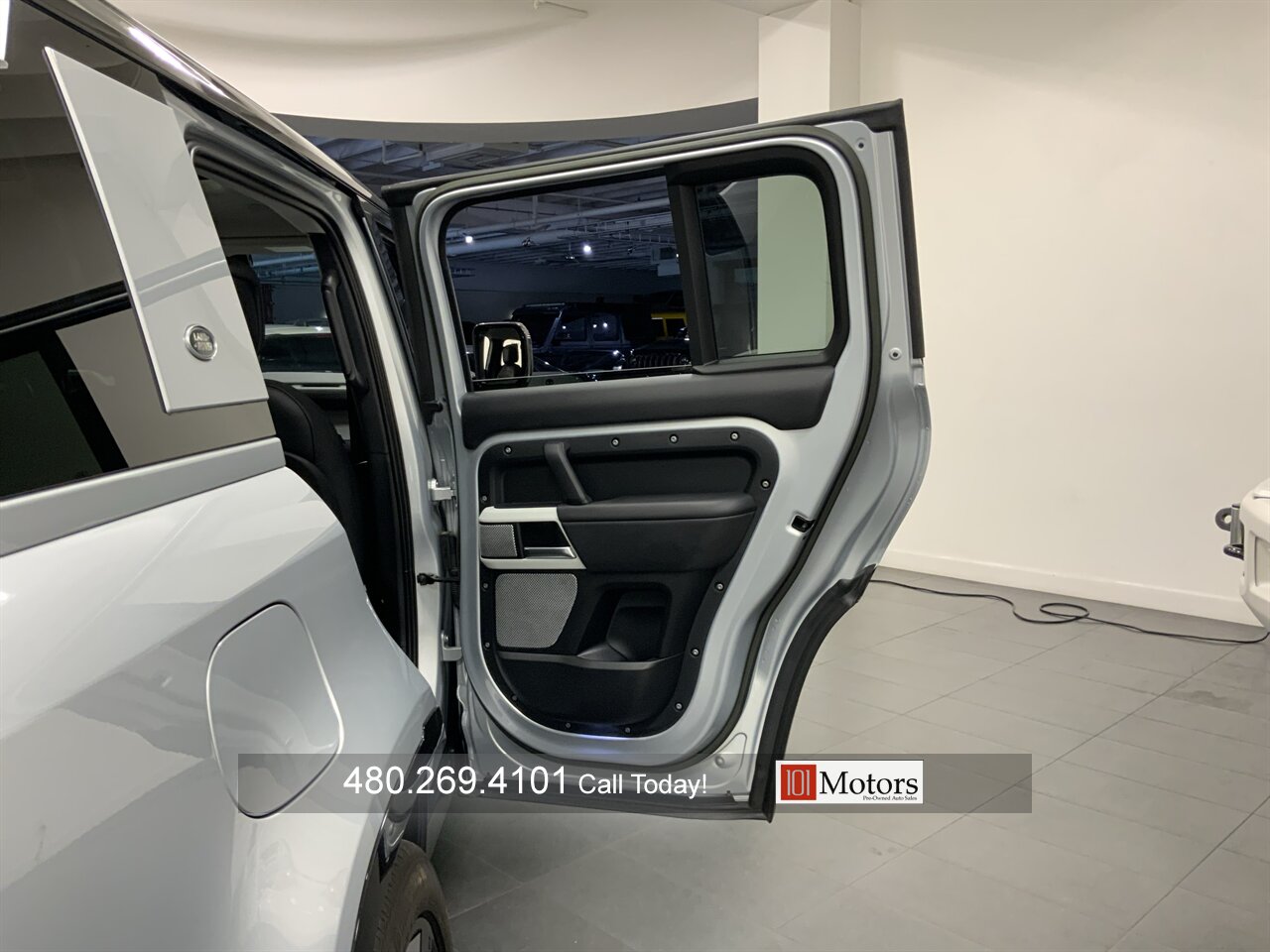2023 Land Rover Defender 130 SE - Photo 23 - Tempe, AZ 85281