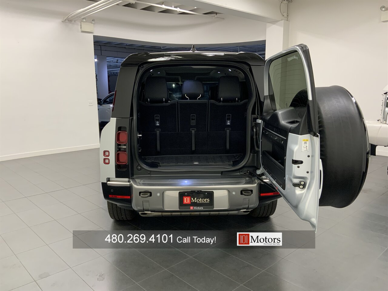 2023 Land Rover Defender 130 SE - Photo 24 - Tempe, AZ 85281